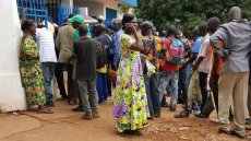 Le «calvaire» de ces Centrafricains de province contraints de se rendre à Bangui pour retirer leur salaire