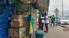 Gabon: avec l'accrochage du drapeau obligatoire, les commerçants de Libreville craignent le racket