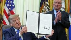 États-Unis: en pleine épidémie de rougeole, Donald Trump réduit le nombre de vaccins imposés aux enfants