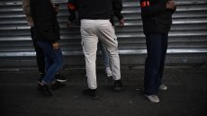 Plus de contrôles d'identité et des discriminations persistantes, pointe le Défenseur des droits