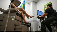 Les douleurs chroniques affectent davantage les femmes et on a maintenant une idée de pourquoi