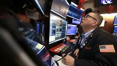 Wall Street sans direction claire, accueille une volée de résultats d'entreprises