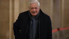 Procès RN: Bruno Gollnisch reconnaît une organisation, à défaut d'un système