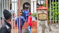 Zimbabwe: des incendies visent l'opposition, qui dénonce le terrorisme du pouvoir