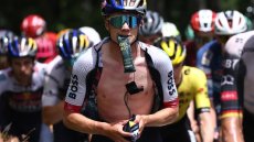 On n'a jamais autant mangé sur un vélo: quand le peloton s'empiffre