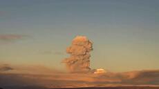 Russie: un volcan d'Extrême-Orient crache des cendres à plusieurs kilomètres d'altitude