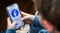 La France est en droit d'interdire les réseaux sociaux aux moins de 15 ans, assure Bruxelles