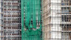 Hong Kong: retrait des filets de protection sur de nombreux chantiers après l'incendie meurtrier