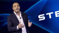 Le patron de Stellantis (Jeep, Peugeot, Fiat) critique à son tour la fin des ventes de voitures thermiques en 2035