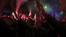 Des partisans de Franco défilent à Madrid après l'anniversaire de sa mort