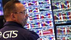Wall Street hésite, entre tensions commerciales et baisses des taux