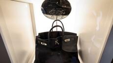 Un sac Birkin ayant appartenu à Jane Birkin vendu près de 2,5 millions d'euros à Abou Dhabi