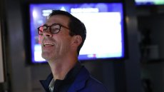 Résultats d'entreprises et optimisme commercial soutiennent Wall Street