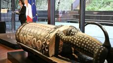 La France remet à la Côte d'Ivoire le tambour parleur volé en 1916