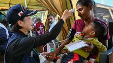 Après le cyclone, les Sri-Lankais exsangues font la queue pour être soignés
