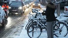 La neige provoque la pagaille sur les routes d'Île-de-France, plus de 1.000 km de bouchons