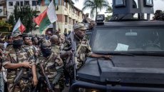 Des soldats malgaches rejoignent les milliers de manifestants à Antananarivo
