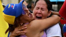 Personne ne va se précipiter pour rentrer : les exilés du Venezuela attentistes