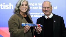 Nationalisation du rail: Londres dévoile ses trains aux couleurs de l'Union Jack