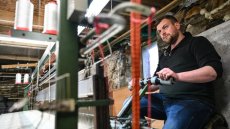 Sur une île au nord de l'Ecosse, le tweed prend un coup de jeune