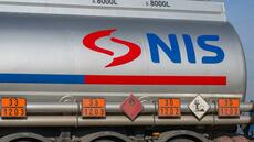 Tout le monde attend une solution : autour de la seule raffinerie serbe, l'inquiétude grandit