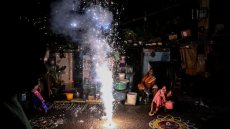 New Delhi recouverte d'une chape de pollution après Diwali