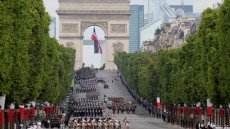 France: le défilé d'une armée prête au combat pour le 14-Juillet