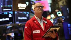 Wall Street ouvre en baisse, crispée par la hausse du pétrole et des taux obligataires