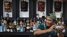 Au Népal, la culture du cocktail infuse
