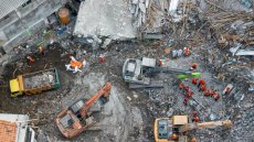 Ecole effondrée en Indonésie: le bilan monte à 37 morts