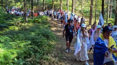 Trente ans après, des milliers de personnes marchent vers Srebrenica
