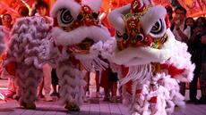 Thaïlande: des policiers se déguisent en danseurs traditionnels pour arrêter un voleur