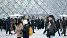 Fin de la grève au Louvre, le musée rouvre normalement