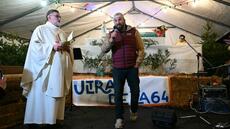 Messe, sapins et huitres: à Carbonne, le réveillon sur l'autoroute des Ultras de l'A64