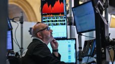 Wall Street termine en ordre dispersé, le Nasdaq et S&P 500 atteignent de nouveaux records