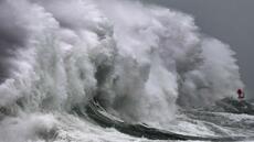 De fortes vagues attendues dans l'ouest, trois départements en vigilance orange samedi
