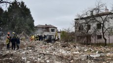 Ukraine : cinq morts et des coupures de courant après des frappes russes