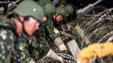 Taïwan bloque un pont stratégique lors de la simulation d'une invasion par la Chine