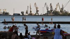 La reconstruction de Marioupol, au doigt et à l'oeil de Moscou