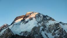 Pakistan: reprise des recherches pour sept alpinistes disparus, trois corps retrouvés