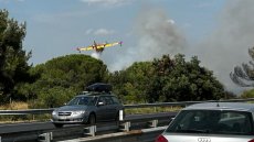 Incendie dans l'Hérault: l'autoroute A9 fermée dans les deux sens entre Sète et Agde