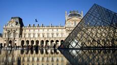 L'accès au Louvre bloqué par des étudiants en soutien au mouvement lycéen