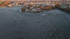La neige perturbe le trafic dans l'ouest de la France, 26 départements en vigilance orange