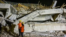 Indonésie: trois morts et 38 disparus dans l'effondrement d'une école