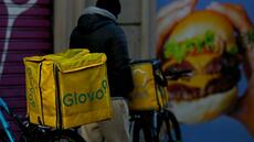 Italie: un tribunal ordonne au géant Glovo de régulariser ses livreurs