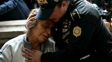 Guatemala: obsèques de policiers tués par des gangs, l'état de siège validé