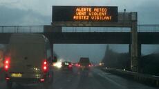 Crues et tempête Pedro: difficultés de circulation sur les routes et dans les trains