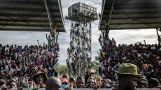 Foules immenses pour les funérailles de l'opposant historique Odinga dans l'ouest du Kenya