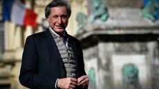 A Arles, Patrick de Carolis, un maire qui divise, sous la menace de la gauche