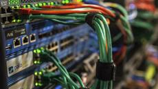 De jeunes hackers présumés, têtes d'affiche de cyberattaques en série